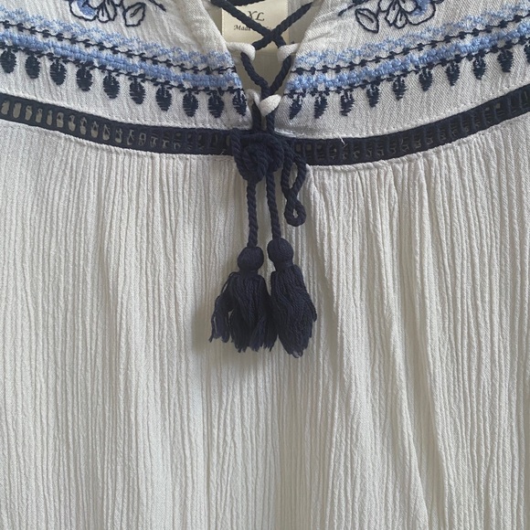 BOHO style embroidered top. - Picture 3 of 4